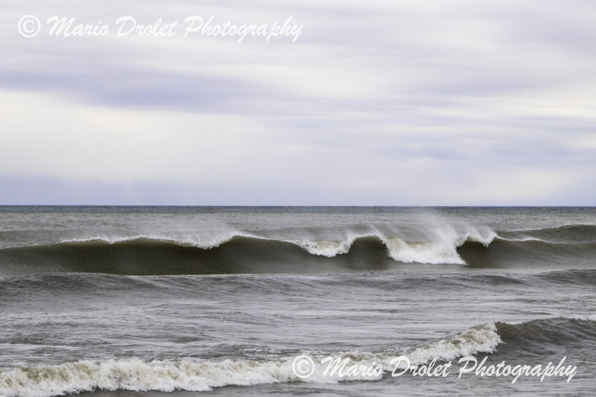 Colour photo of rolling waves