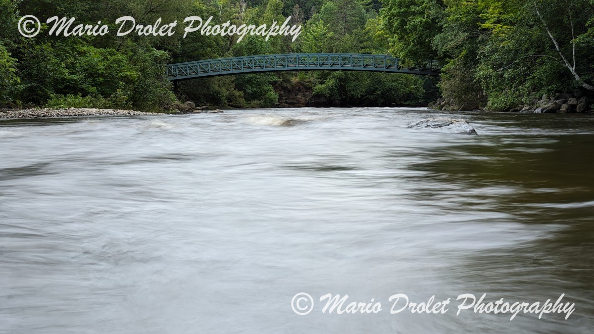 Bridge over Saint-Charles creek in Parc Chauveau